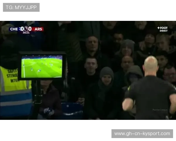 VAR争议再起：英超裁判判罚尺度引热议，英超判罚规则